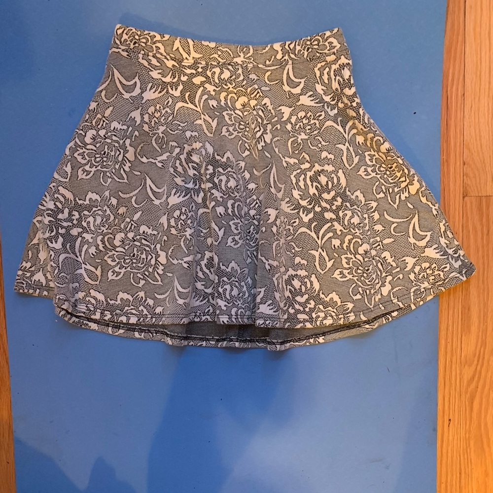 Cute black and white skirt.